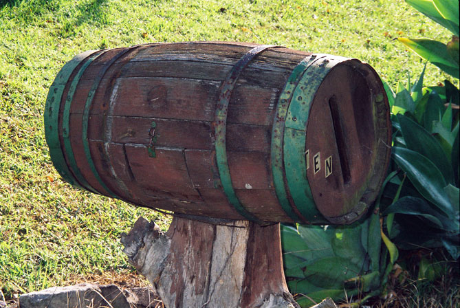 dundas-mailbox-barrel-um.jpg