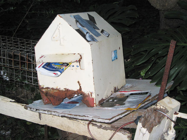 oatlands-mailbox-ancient-um.jpg