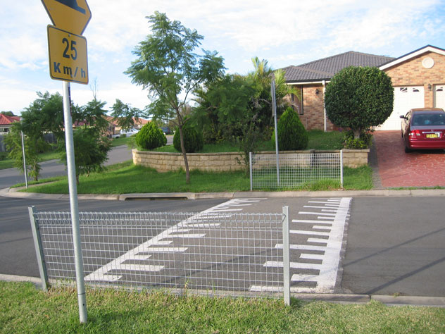 parklea-pedestrian-barrier-uf.jpg