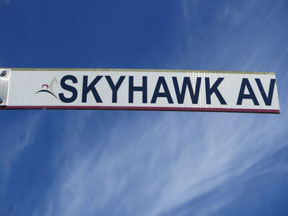 street-themes-aircraft-skyhawk-kacr.jpg