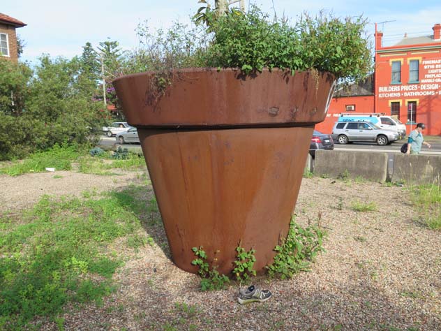 ashfield-garden-giant-pot-xg.jpg