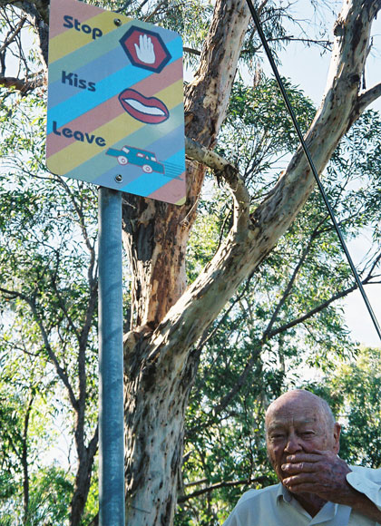 elanora-heights-sign-stop-kiss-leave