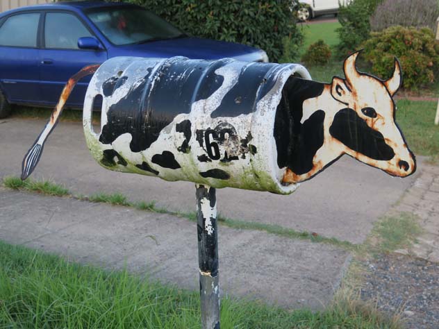 eschol-park-cow-mailbox-um.jpg