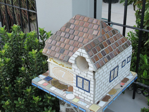 greenacre-tiled-house-mailbox-1-um.jpg