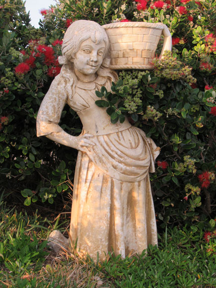 maroubra-sculpture-bay-lady-usc.jpg