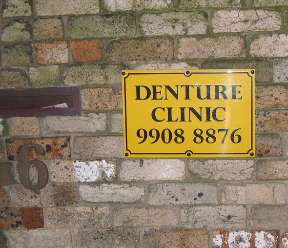 neutral-bay-house-dentist-sign-uh.jpg