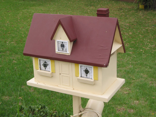 putney-mailbox-house-curtains-um.jpg