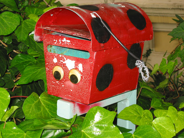 summer-hill-mailbox-dog-lead-um.jpg