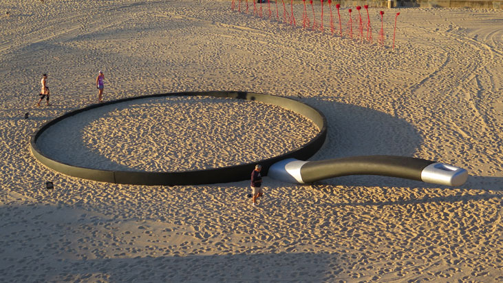 tamarama-sculpture-14-sand-in-frypan-usc.jpg