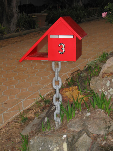 telopea-mailbox-chain-red-um.jpg