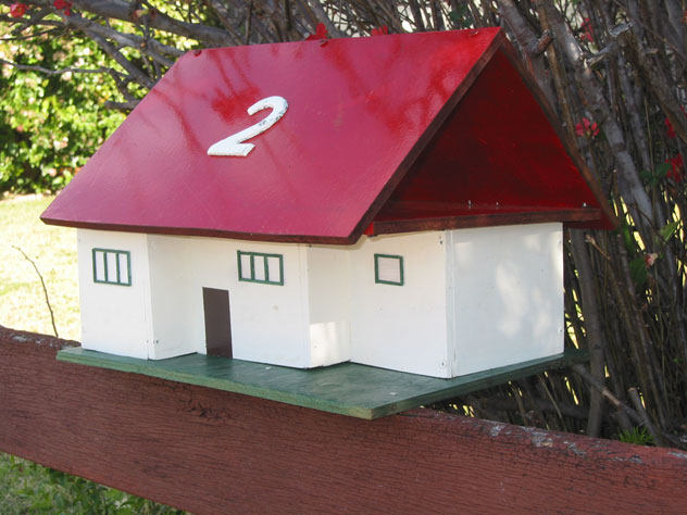 tennyson-point-mailbox-roof-red-um.jpg
