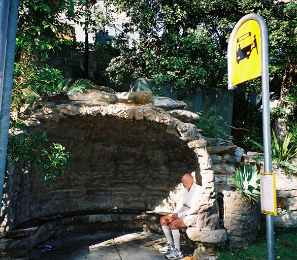 vaucluse-bus-stop-cave-e.jpg